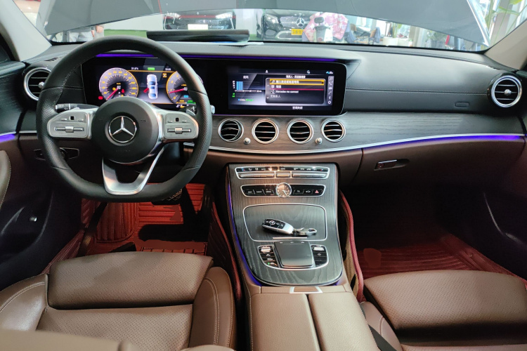 奔驰E级 2020款 E 260 L 运动型中控内饰7002