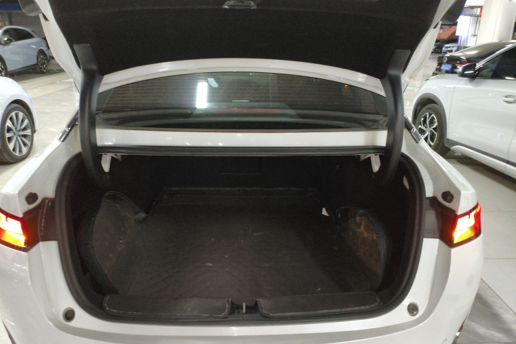 小鹏P5 2021款 550G机舱底盘23