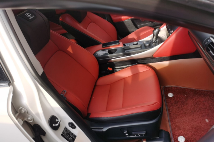 雷克萨斯IS 2017款 300 锋尚版局部细节41