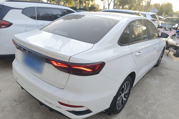 吉利汽车 帝豪 2022款 第4代 1.5L 手动豪华型车身外观7