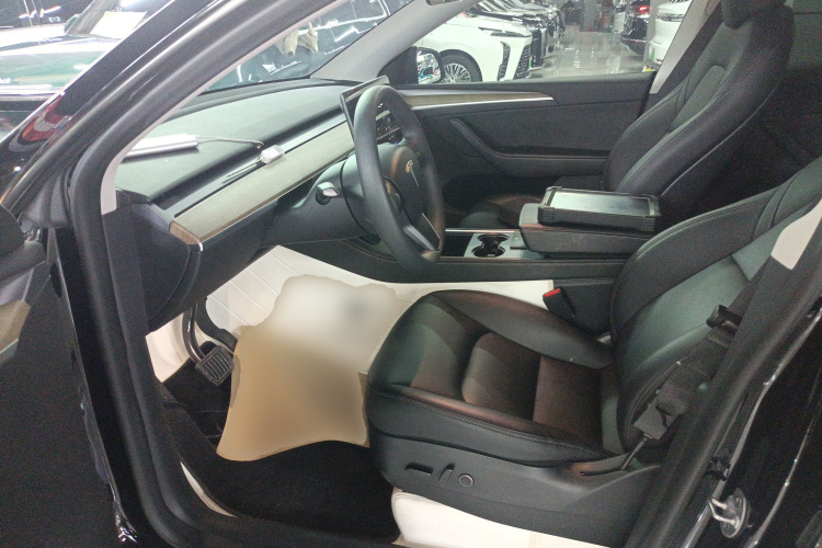 特斯拉 Model Y 2022款 改款 后轮驱动版中控内饰19