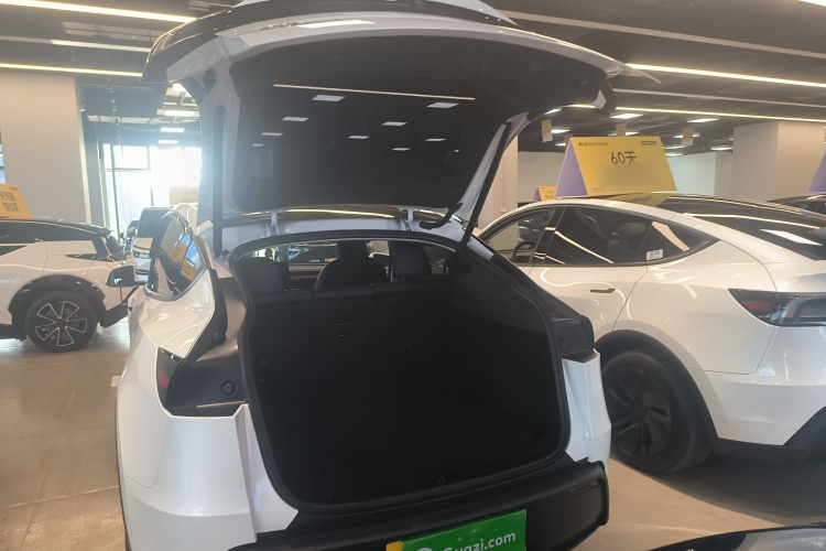 特斯拉 Model Y 2025款 改款 长续航全轮驱动版机舱底盘23