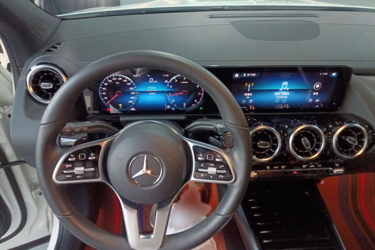 奔驰GLA 2023款 GLA 200中控内饰7002