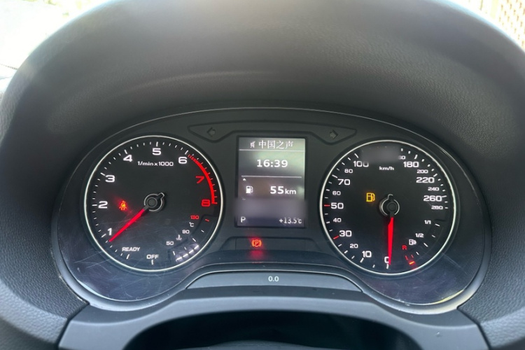 奥迪A3 2018款 30周年年型 Sportback 35 TFSI 风尚型中控内饰7004