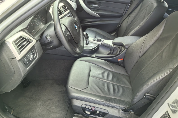 宝马3系 2014款 320i 时尚型车身外观6008