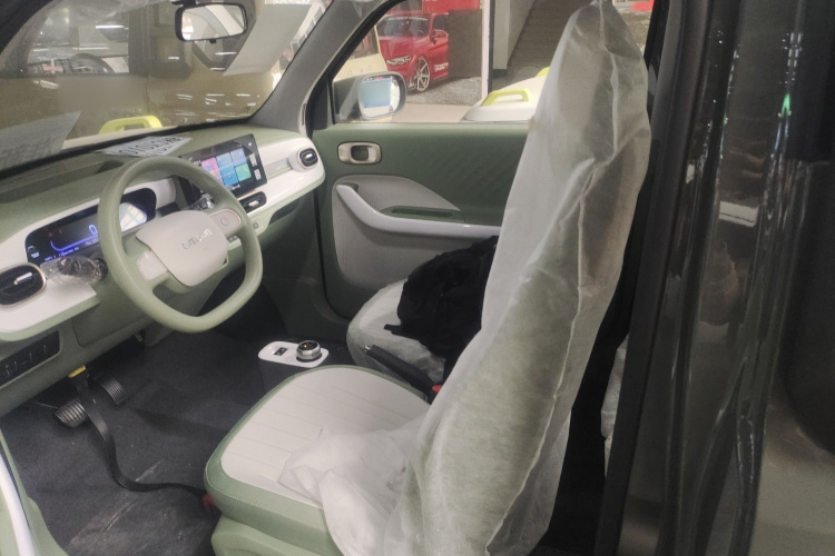 吉利银河 2025款 210km 熊猫骑士中控内饰19