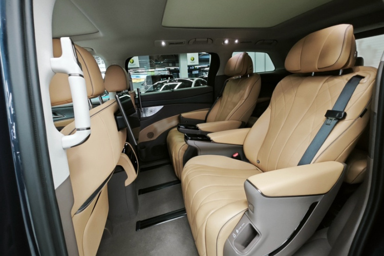 腾势D9 2022款 DM-i 970 四驱尊荣型中控内饰7003