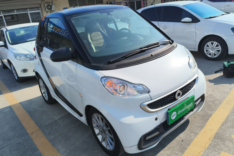 smart fortwo 2012款 1.0 MHD 硬顶舒适版车身外观3