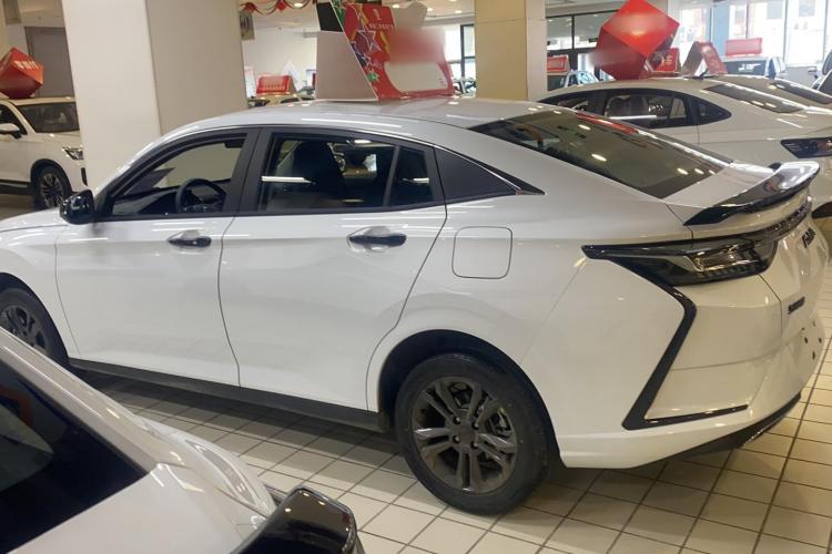 东风风神 奕炫 2024款 1.5L 自动劲速版车身外观6005