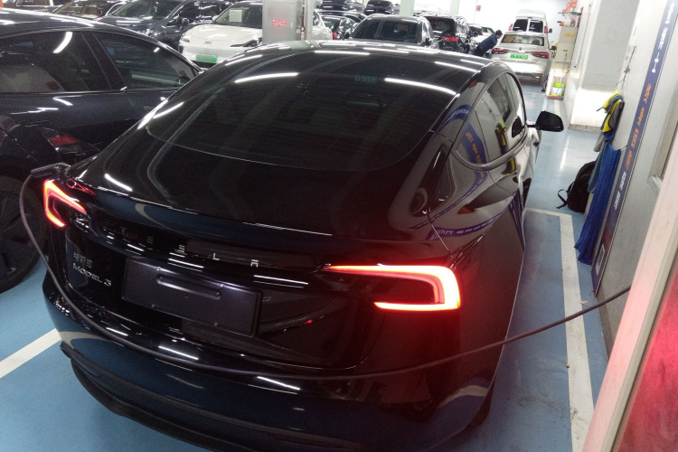 特斯拉 Model 3 2023款 后轮驱动版车身外观6005