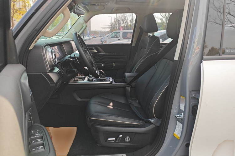 坦克300 2023款 越野版 2.0T 征服者中控内饰19