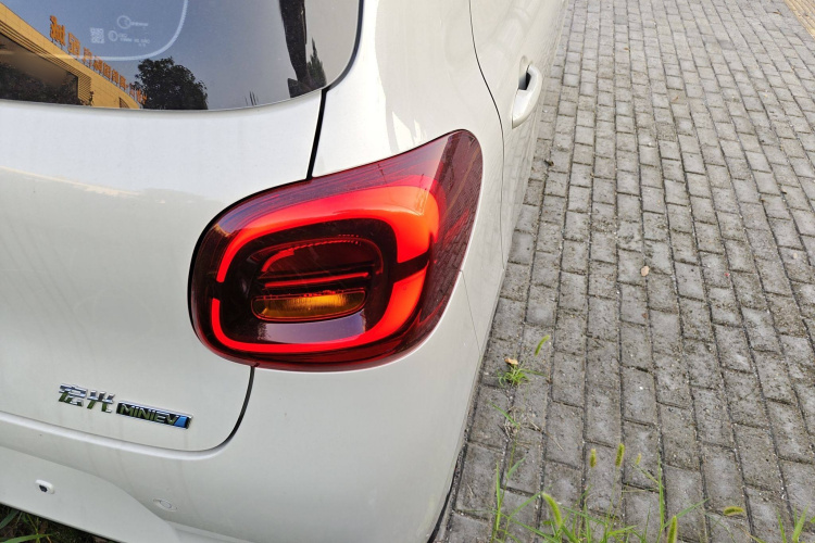 五菱汽车 宏光MINIEV 2025款 四门版 进阶款车身外观9