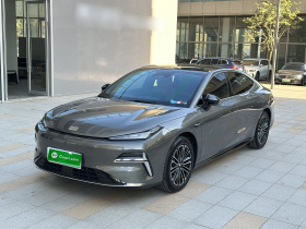 吉利银河 银河星耀8 2025款 130km EM-i 尊贵版