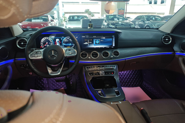 奔驰E级 2020款 改款 E 300 L 运动时尚型中控内饰7002