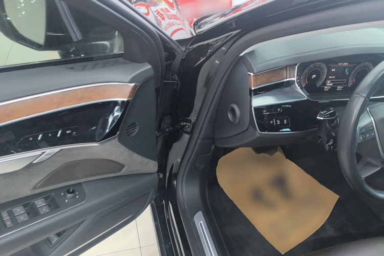 奥迪A8 2018款 A8L 55 TFSI quattro投放版尊享型中控内饰20
