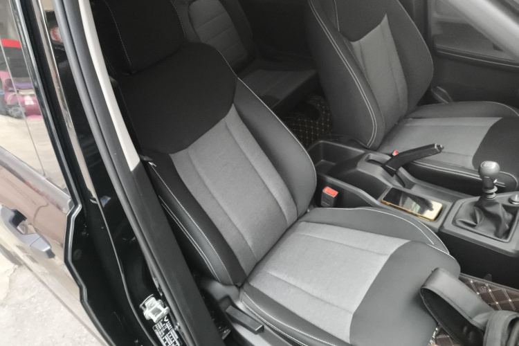 五菱汽车 五菱征程 2021款 1.5T 手动舒适型局部细节41