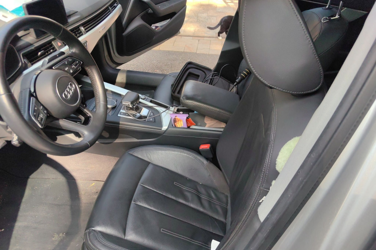 奥迪A4L 2018款 30周年年型 45 TFSI quattro 个性运动版局部细节19