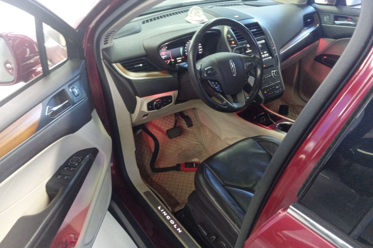 林肯MKC 2014款 2.0T 两驱尊雅版中控内饰20