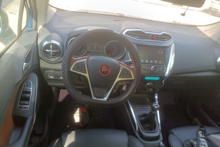 比亚迪 元 2016款 1.5L 手动尊贵型局部细节13