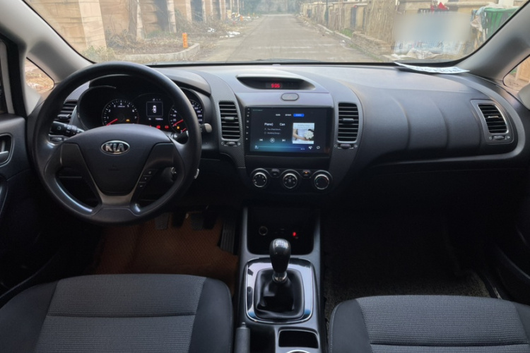 起亚K3 2016款 1.6L 手动GL中控内饰7001