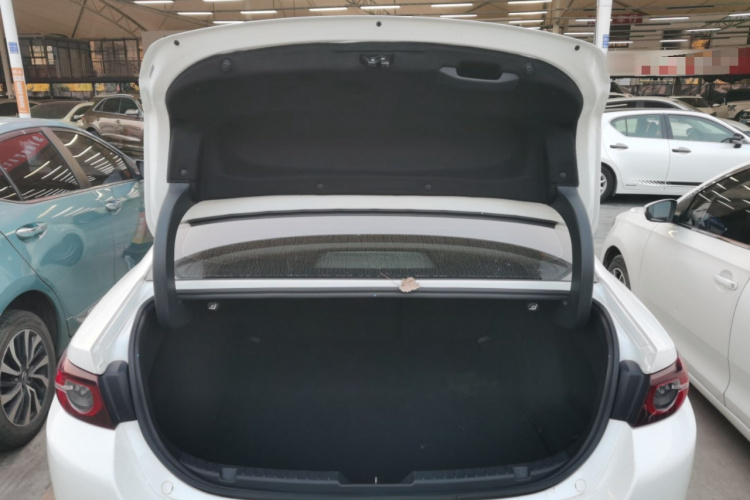 马自达3 昂克赛拉 2020款 2.0L 自动质豪版机舱底盘23