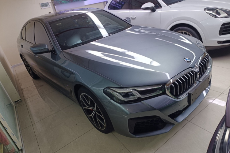 宝马5系(进口) 2022款 改款 540i 风尚版 M运动套装车身外观3