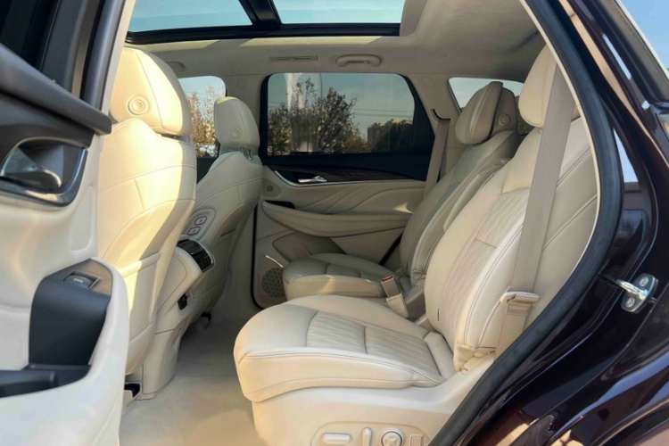 别克 昂科旗 2022款 652T 四驱Avenir艾维亚 6座中控内饰7003