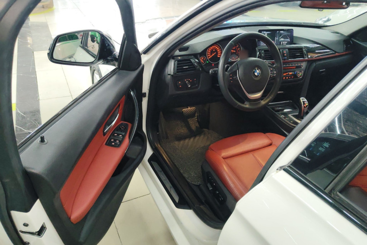 宝马3系 2014款 328i 运动设计套装中控内饰7003