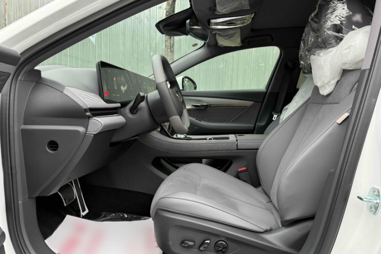 岚图汽车 岚图追光 2024款 PHEV 四驱超长续航行政版中控内饰7009