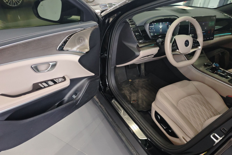 比亚迪 汉 2025款 DM-i 125KM激光雷达智驾型中控内饰7003