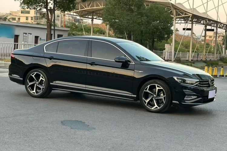 大众 迈腾 2023款 200万辆纪念版 330TSI DSG豪华型车身外观6007