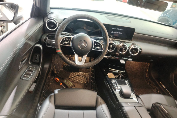 奔驰A级 2020款 改款 A 180 L 运动轿车特殊配置局部细节13