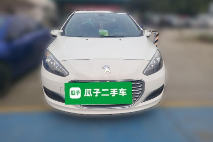 标致308 2014款 乐享版 经典 1.6L 手动风尚型车身外观2