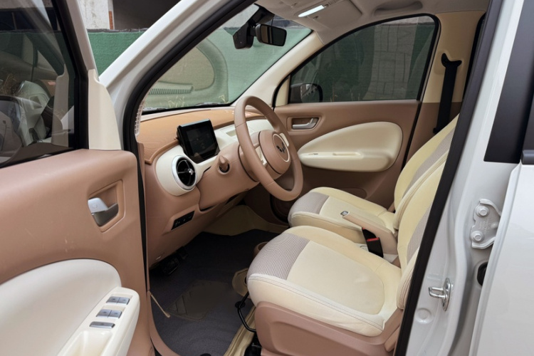 五菱汽车 宏光MINIEV 2025款 四门版 进阶款中控内饰7006