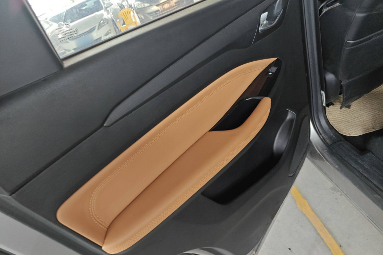 五菱汽车 五菱宏光S3 2018款 1.5L 手动豪华型 国V中控内饰7008