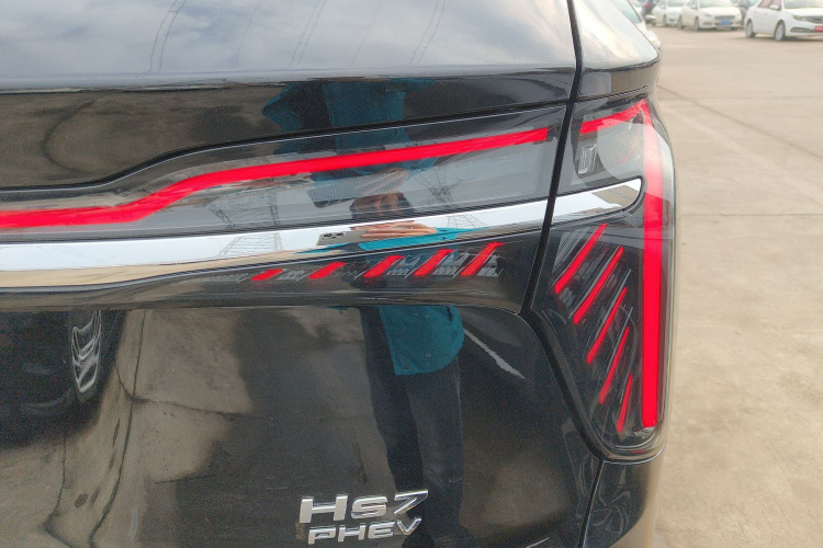 红旗HS7 PHEV 2024款 2.0T PHEV 两驱旗享版 6座车身外观9