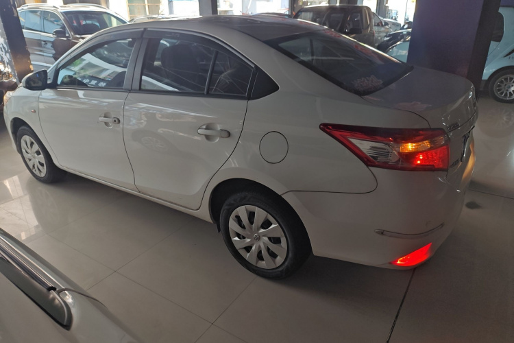 丰田 威驰 2014款 1.5L 自动智臻版车身外观4