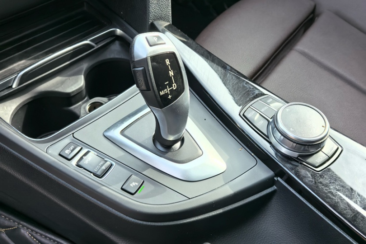 宝马3系 2019款 320Li 时尚型中控内饰7005