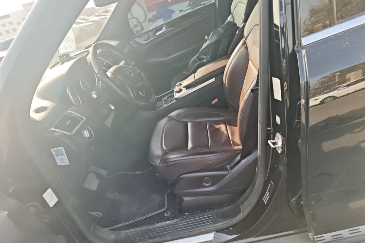 奔驰M级 2014款 ML 400 4MATIC豪华型局部细节19