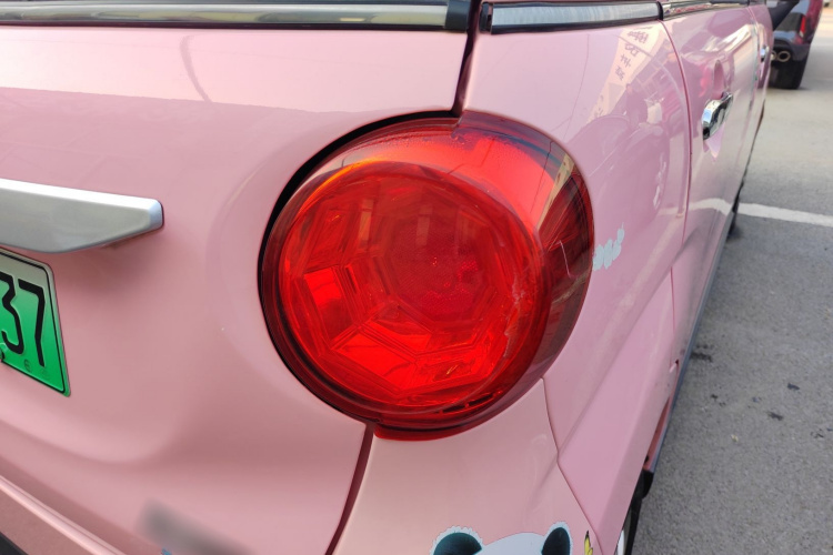 凌宝汽车 凌宝BOX 2021款 粉红世家 舒适版车身外观9