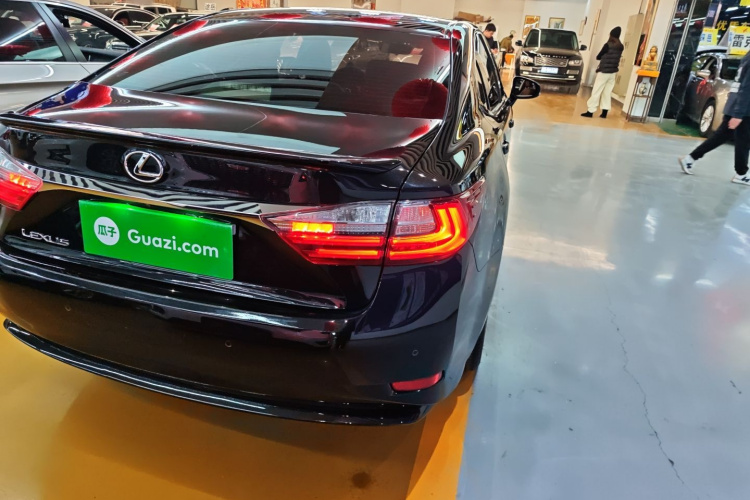 雷克萨斯ES 2016款 200 Midnight特别限量版车身外观9