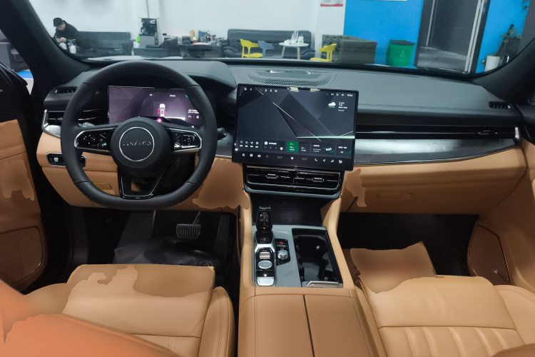 领克09 EM-P 2024款 2.0TD EM-P 四驱PRO 七座中控内饰12