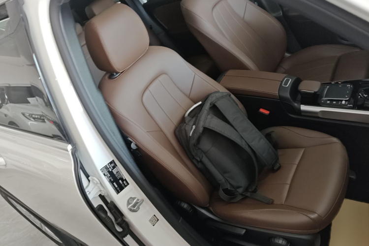 奔驰GLB 2023款 GLB 200 时尚型局部细节41