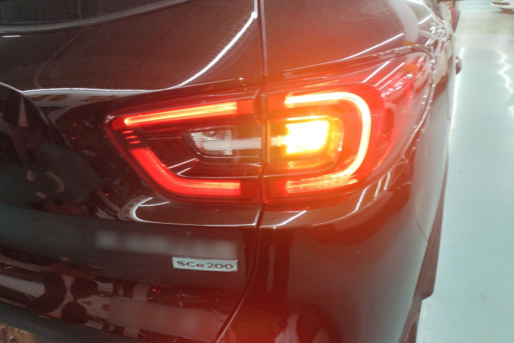 雷诺 科雷嘉 2017款 2.0L 两驱豪华版车身外观9