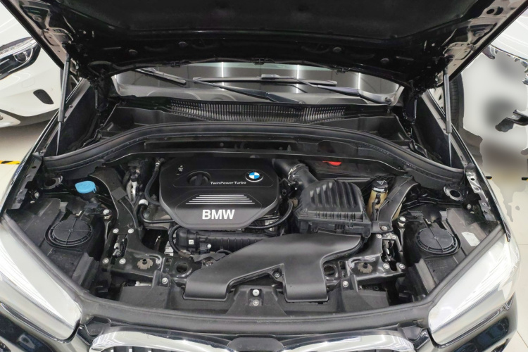 宝马X1 2018款 sDrive18Li 时尚型机舱底盘24