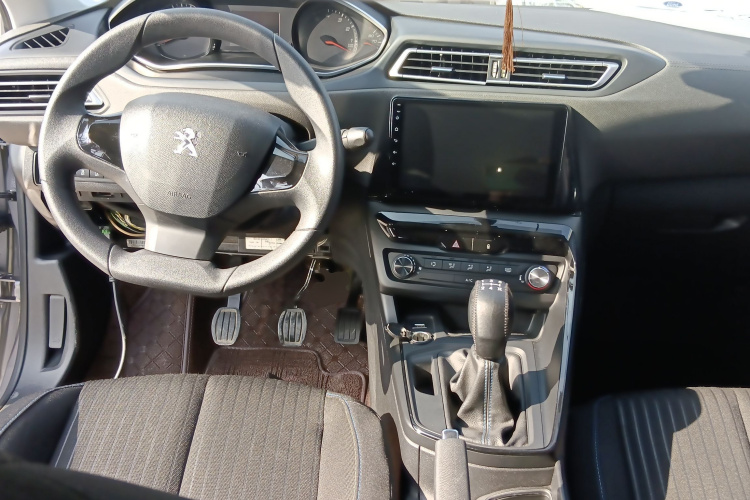 标致308 2016款 1.6L 手动时尚版中控内饰12