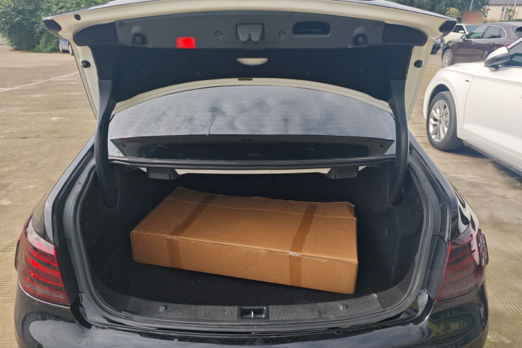 奔驰E级(进口) 2014款 E 200 轿跑版机舱底盘23