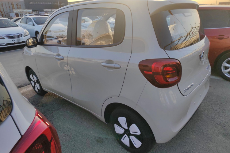 五菱汽车 宏光MINIEV 2025款 四门版 进阶款车身外观4