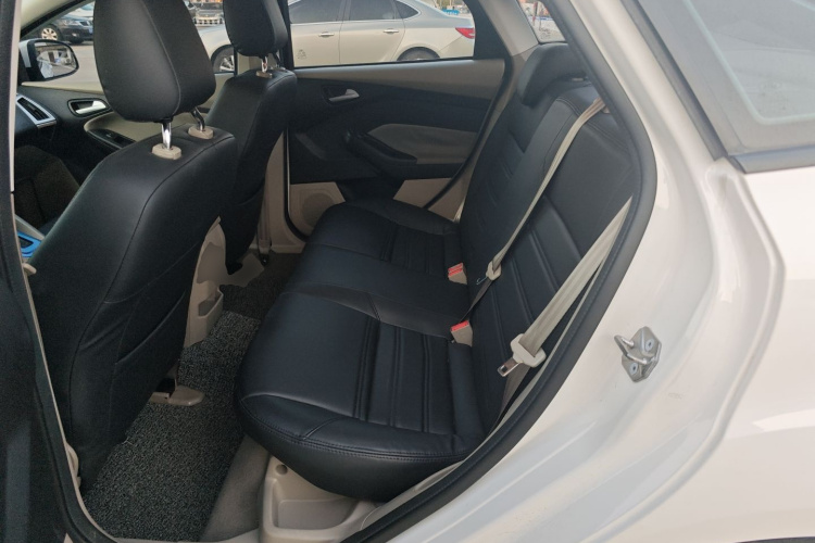 福特 福克斯 2018款 三厢经典 1.6L 自动舒适型智行版中控内饰21