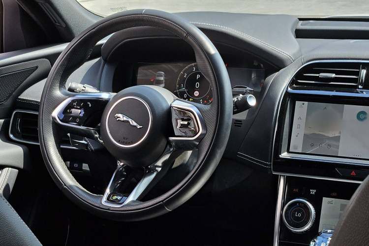 捷豹XEL 2023款 2.0T 250PS R-DYNAMIC S进取运动版中控内饰7007